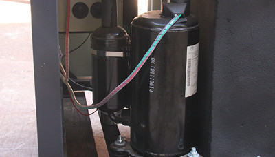 螺桿式冷水機(jī)運(yùn)行時斷水很危險